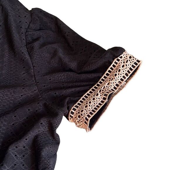 Beachsissi Women's Black V-neck Lace Insert Casual Top Size Medium - Picture 2 of 12